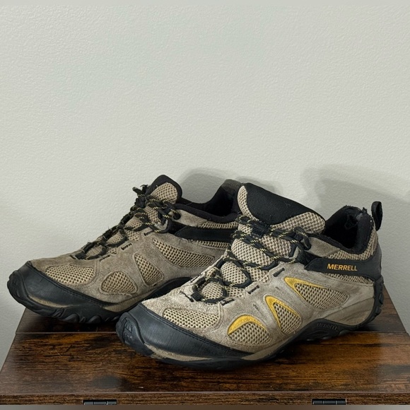 Merrell Men's Yokota 2 Tan and Black Walking Hiking Shoes Boots - Picture 2 of 8